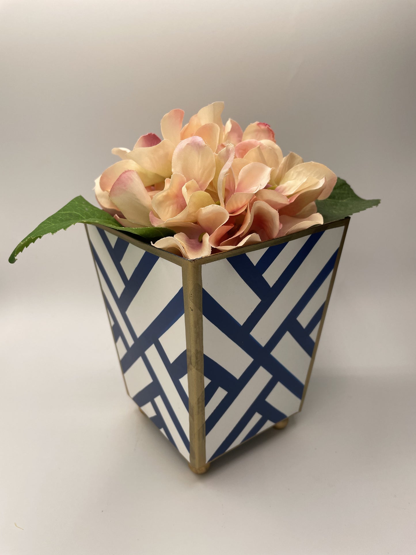 5" Artificial Pink Hydrangea fixed in a Glass Cube